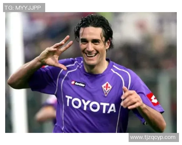 足球明星展现惊人一拳力量背后的训练秘密与技巧分析